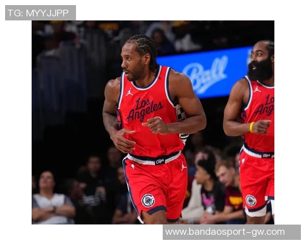 快船主场对阵黄蜂伦纳德脚踝伤势成比赛悬念