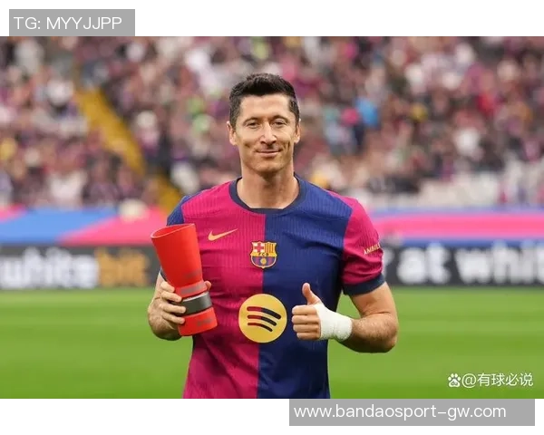 莱万谈巴萨进球压力表示尊重但内心犹豫是否破门